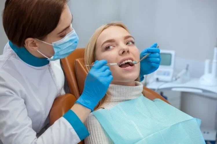 A picture of a dentist and a patient